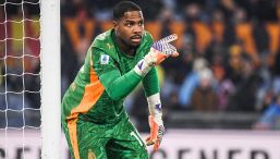 Roma-Milan, furia Maignan sul rigore: spinge l'arbitro Colombo. In tv: "Bartesaghi deve tagliarsi il braccio?"