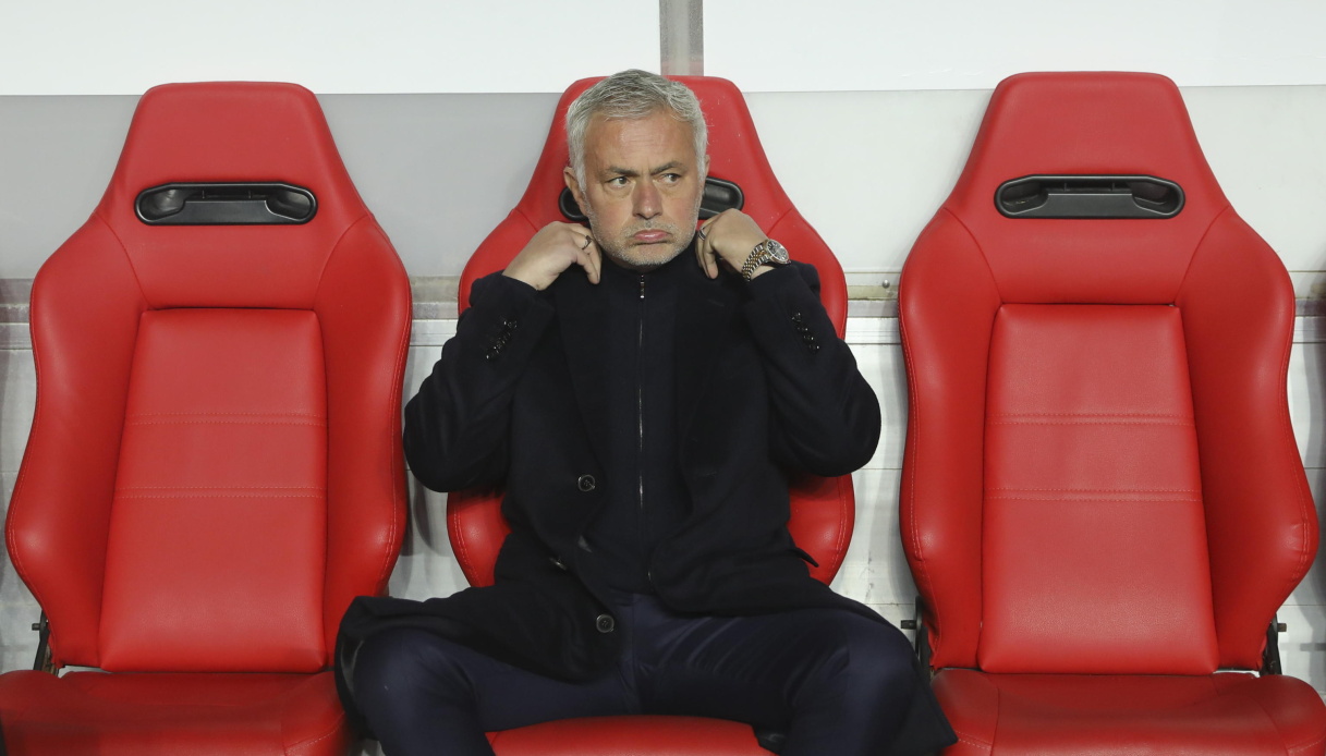 https://wips.plug.it/cips/sport.virgilio.it/cms/2026/01/mourinho.jpg