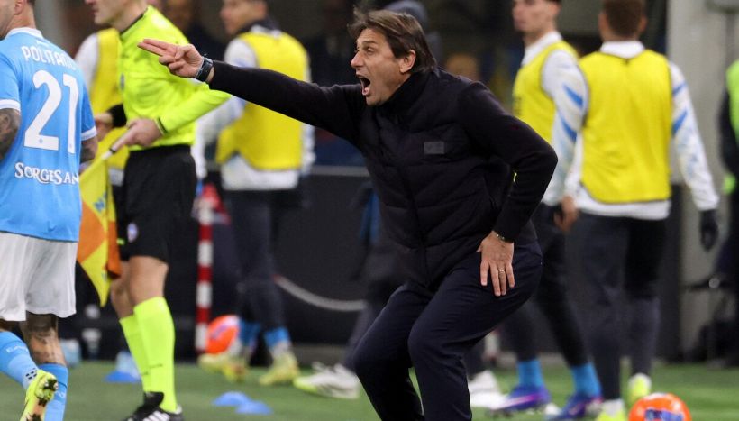 Napoli, Conte ha mezza squadra ko ma mette due giocatori fuori rosa: che polemica