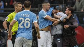Lazio-Napoli, a Sarri i conti con gli arbitri non tornano: sul web esplode la protesta dei tifosi