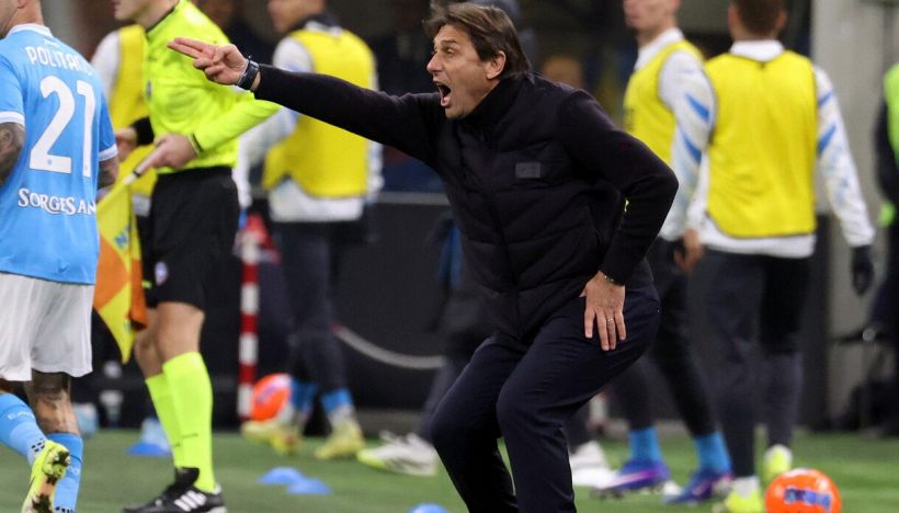 Inter-Napoli, Conte sull'orlo di una crisi, il retroscena della sfuriata, l'ossessione per i nemici, il verdetto del web