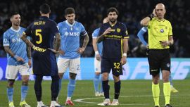 Napoli-Parma, moviola: tra McTominay e l'arbitro un duello personale, la svista di Fabbri e i rigori negati nel finale