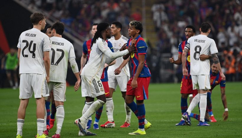 Vergogna al Clasico: bufera su Mbappè, insulti e gestacci ai tifosi, il lato oscuro di Barcellona-Real Madrid