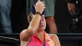Rybakina batte Sabalenka e vince gli Australian Open: Aryna s'arrabbia e crolla, trionfa la 'fredda' Elena