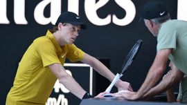 Tutti contro Sinner: anche McEnroe attacca Jannik. E Bertolucci ammette: 'Qualcuno dall'alto gli vuole bene'