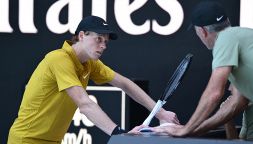 Tutti contro Sinner: anche McEnroe attacca Jannik. E Bertolucci ammette: "Qualcuno dall'alto gli vuole bene"