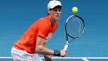 Sinner con Auger-Aliassime incanta, spreca e vince: ok l'ultimo test. Ma Bertolucci l'avvisa: 'Deve sbrigarsi'