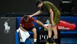 Gaston in lacrime, il gesto di Sinner è da numero 1: Jannik fa ridere Cahill e al 2° turno trova Duckworth