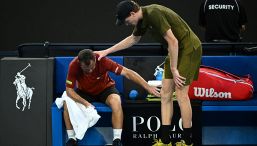 Gaston in lacrime, il gesto di Sinner è da numero 1: Jannik fa ridere Cahill e al 2° turno trova Duckworth