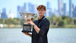Australian Open, montepremi record: tra Sinner e Alcaraz riparte la sfida dei guadagni, la bordata di Djokovic