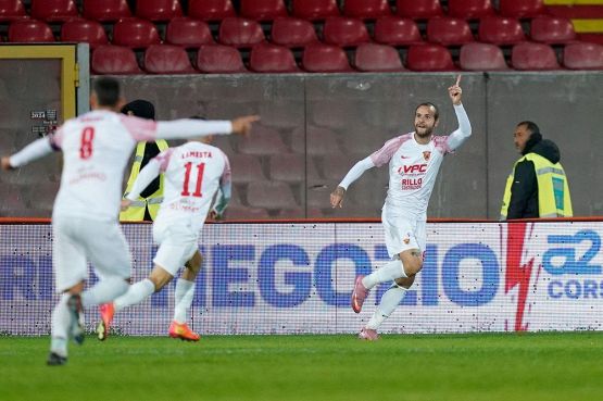 Tumminello fa volare il Benevento, Brescia: che tonfo col Renate, il Ravenna vince al 101'