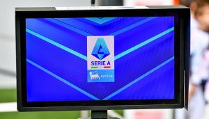 SONDAGGIO - Arbitri nel caos, VAR impazzito e rigori contestati: come se ne esce?