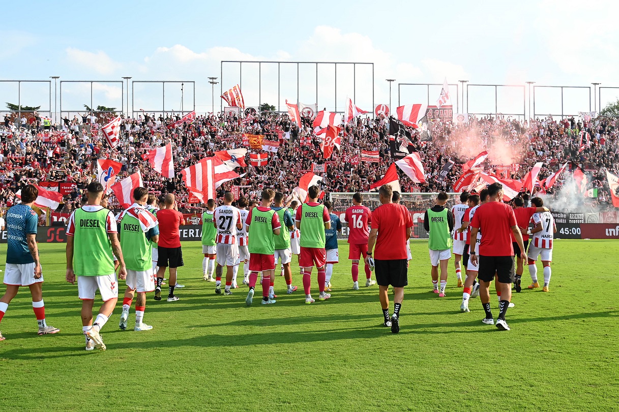 Vicenza-Pro Patria festa a fine gara (LPS)