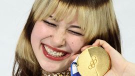 Pagelle Olimpiadi Milano Cortina, giorno 13: l'oro di Alysa Liu, il riscatto di Lara Naki Gutmann, medagliere fermo