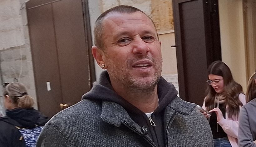 Cassano torna a Bari e spiazza i tifosi: "Tenetevi stretto De Laurentiis". Scoppia la contestazione