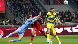 Milan-Parma, moviola: San Siro ammutolita dall'arbitro, il coraggio di Piccinini che però prende una svista
