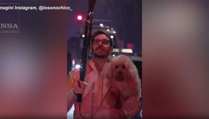 Il cane Chico è il primo tedoforo a quattro zampe delle Olimpiadi