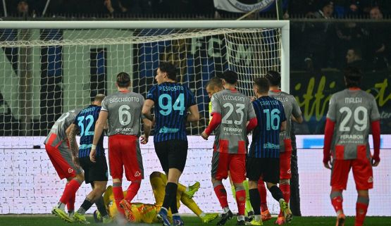 Inter, petardo in campo, arrestato ultrà , ecco chi era. Sarebbe giusto 0-3 a tavolino? Web in tilt