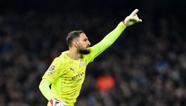 Donnarumma vola, Chiesa ignorato: il Manchester City dilaga e minaccia l’Arsenal, Fede sempre più ai margini