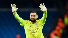 Donnarumma miracoloso nel derby contro Vicario: i due azzurri furiosi, Gigio salva il City dal ko col Tottenham