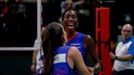 Volley femminile, Egonu trascina Milano con l'Olympiacos: 3-0 e quarti ipotecati. Derby Novara-Scandicci