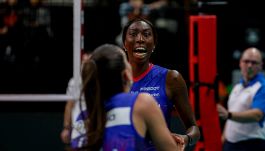 Volley femminile, Egonu trascina Milano con l'Olympiacos: 3-0 e quarti ipotecati. Derby Novara-Scandicci