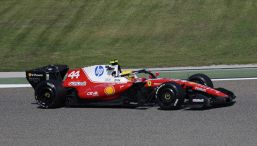 Test F1, è subito Norris-Verstappen, ma le Ferrari macinano chilometri. Mercedes e Aston Martin in difficoltà