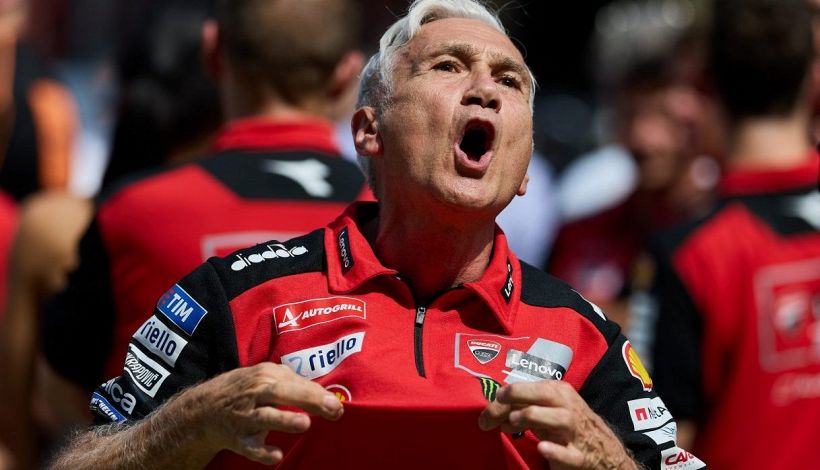 Ducati, che autogol di Tardozzi: l'ennesima sviolinata a Marquez sminuisce ancora Bagnaia, tifosi in rivolta
