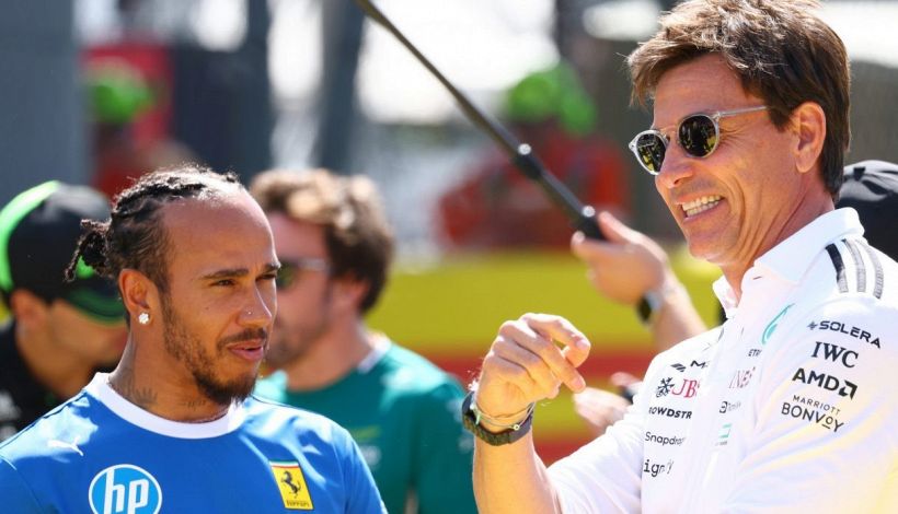 Ferrari al top o ennesimo flop, la F1 si spacca ma Toto Wolff sbotta ed Hamilton va in pole con Kim Kardashian