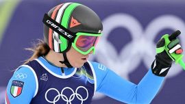 Milano Cortina, Goggia non ha paura della pressione: la scelta difficile dell’Italia. Vonn miracolosa ma c’è un rischio in più