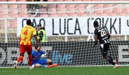 Lecce-Udinese, moviola: la dedica strappalacrime, il rigore delle polemiche e la rete all'89'