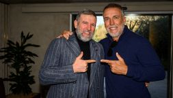 Roma, Batistuta torna a Trigoria dopo 23 anni: Gasperini, l’abbraccio con Ranieri e la promessa per il derby