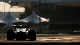 F1, Test Bahrain, Giorno 3: doppietta Mercedes che si riscatta. Hamilton parcheggia la Ferrari: ecco perché