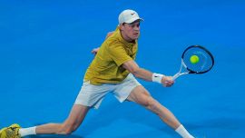 Doha, tutto facile per Sinner contro Machac: al servizio Jannik è ingiocabile, pratica risolta in un'oretta