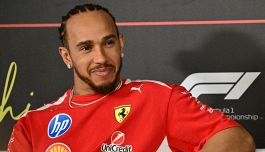 Ferrari, Hamilton cancella strane idee: "Non vado da nessuna parte". Lewis rigenerato, la gag con Antonelli e Bono