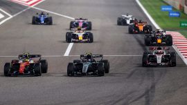 Test Bahrain Ferrari, che start Hamilton dopo i problemi: Antonelli al top, Newey nei guai. Brividi Vanzini e Meda