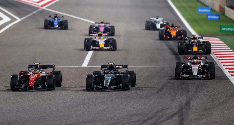 Test Bahrain Ferrari, che start Hamilton dopo i problemi: Antonelli al top, Newey nei guai. Brividi Vanzini e Meda