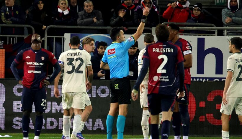 Cagliari-Lazio, moviola: doppia follia di Mina, il gol annullato, il rigore negato e il nervosismo di Sarri