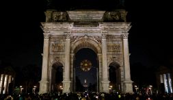 Milano Cortina 2026 Cerimonia di Chiusura: spenti i bracieri, arrivederci in Francia. Coventry: "L'Italia ha definito un nuovo standard"