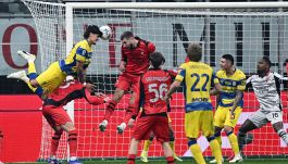Furia Milan contro arbitro e Var: il gol del Parma di Troilo e il mancato rigore su Leao scatenano la bufera
