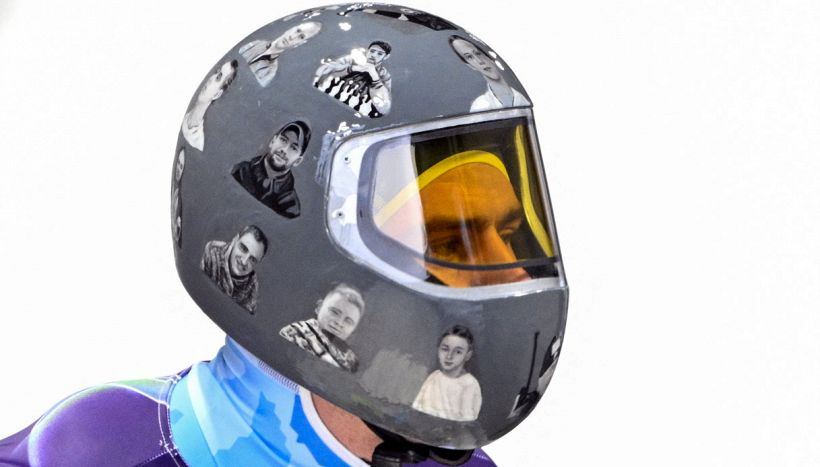 Lo skeletonista ucraino Vladyslav Heraskevych si ribella al CIO per il casco con gli atleti morti, il caso diventa geopolitica