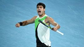 Alcaraz supera Djokovic e Nadal e riscrive la storia all’Australian Open: Nole s’illude, ma Carlos non è Sinner