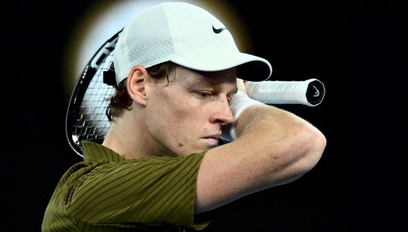 Sinner lontanissimo da Alcaraz, il numero 1 ora è un miraggio: come cambia la classifica dopo l’Australian Open