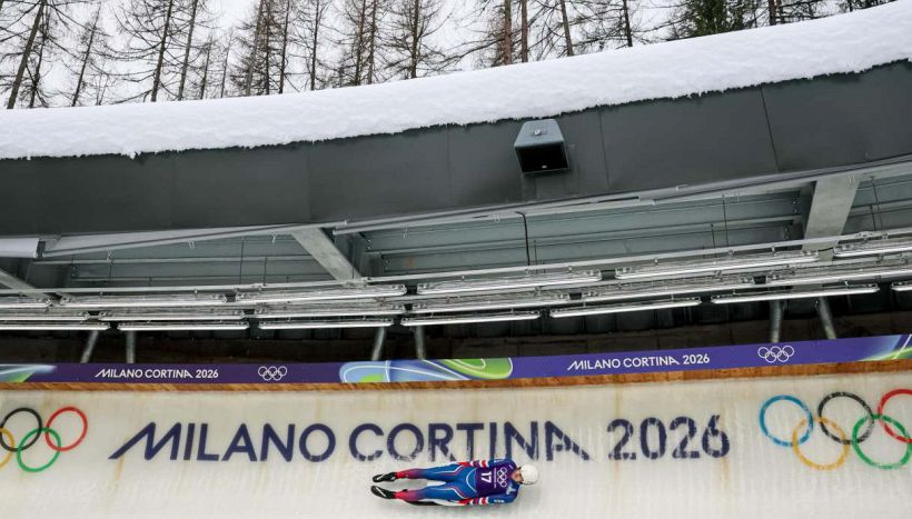 Milano Cortina 2026, è guerra anche tra le tv: lo schiaffo di Sky alla Rai, l’annuncio di Bragagna scatena i social