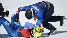 Milano Cortina, paura per Michela Moioli: cade per colpa di un avversaria, trauma cranico e rischia la maledizione olimpica
