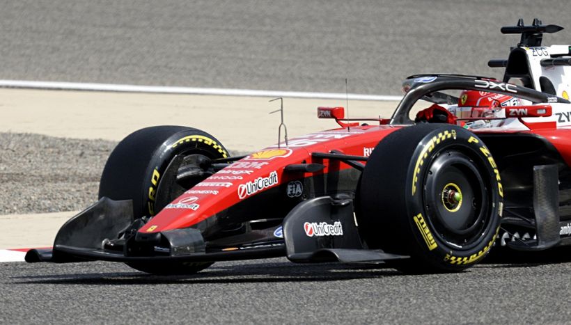 Test F1, Leclerc fa sorridere la Ferrari, ancora problemi per Red Bull e Mercedes, Hamilton e Verstappen ai box