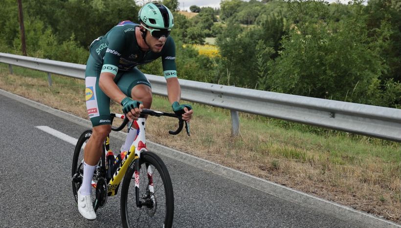 UAE Tour, 1a Tappa: brutta caduta per Jonathan Milan, è già allarme per la Sanremo. Vince Del Toro, terzo Tiberi