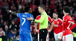 Giallo razzismo in Benfica-Real: Vinicius accusa Prestianni, gara ferma per 10’. Nel finale espulso Mourinho