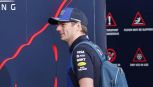 F1 in posa in Bahrain ma Verstappen è dissacrante: 'Al bagno siamo tutti uguali'. Vanzini uscito dall'ospedale