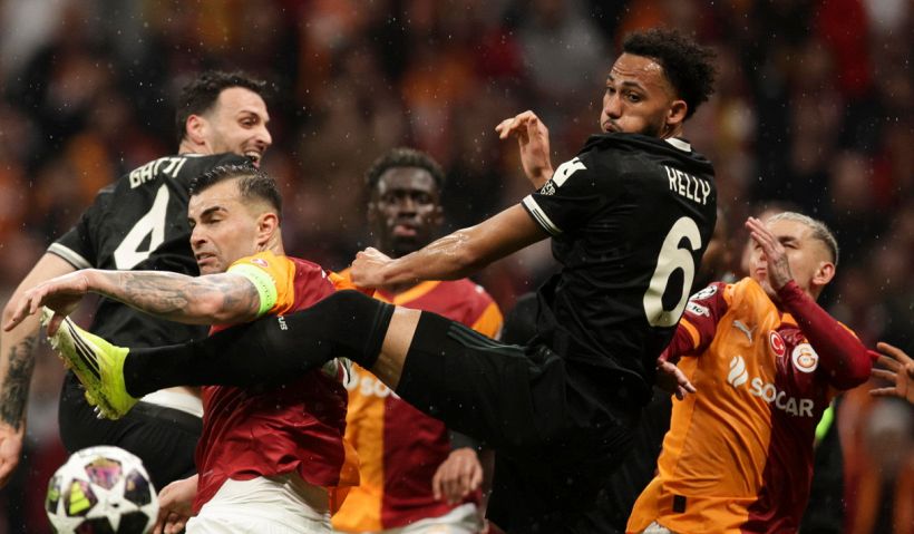 Juventus, per Kelly offese razziste dai tifosi dopo gli errori col Galatasaray: il difensore passa all’azione